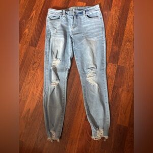 Arizona Jean Co. Light wash distressed skinny jeans (size 9)
